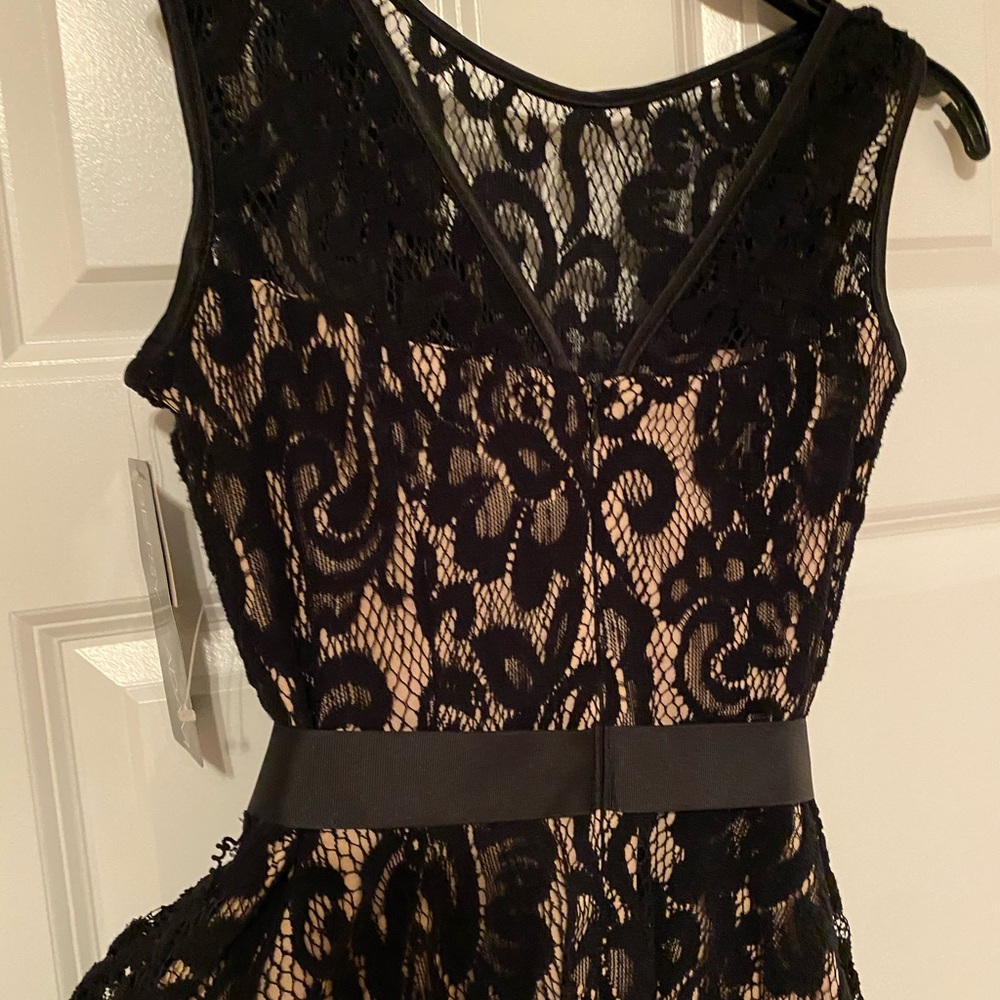 Black lace dress - Picture 6 of 11